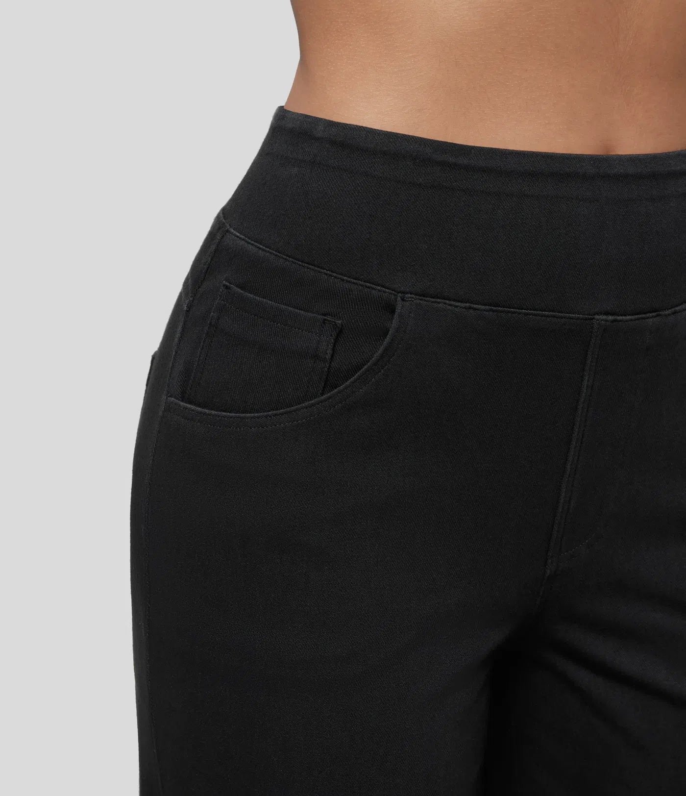 Locker sitzende Arbeitsjeans aus Stretch-Denim