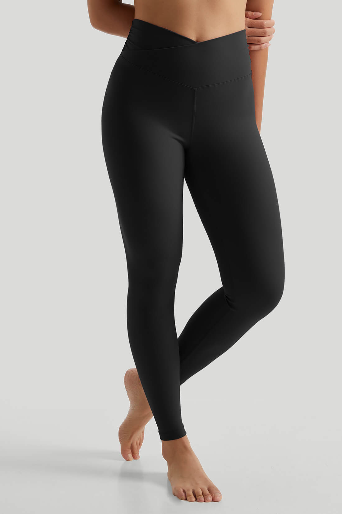 Nackte Yoga-Leggings mit V-Taille und seitlichen Kräuselungen