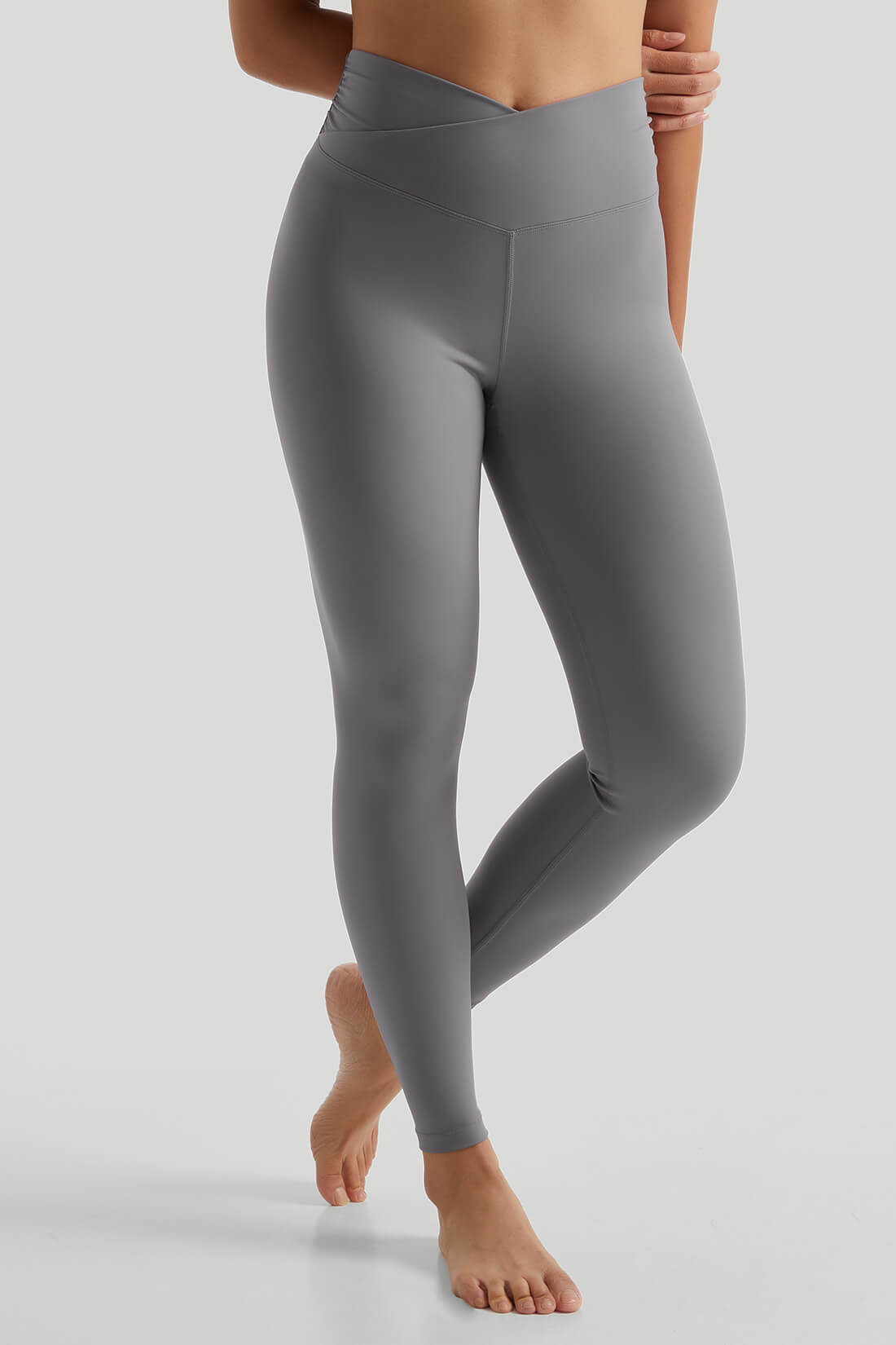 Nackte Yoga-Leggings mit V-Taille und seitlichen Kräuselungen