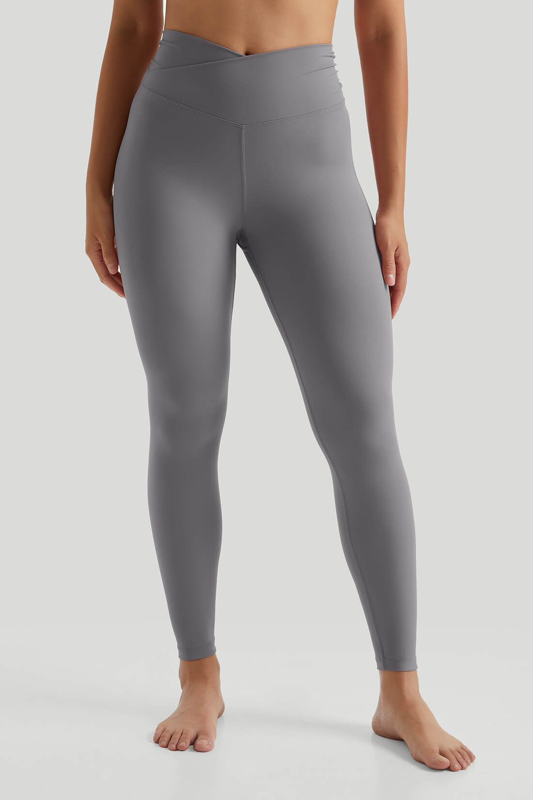 Nackte Yoga-Leggings mit V-Taille und seitlichen Kräuselungen