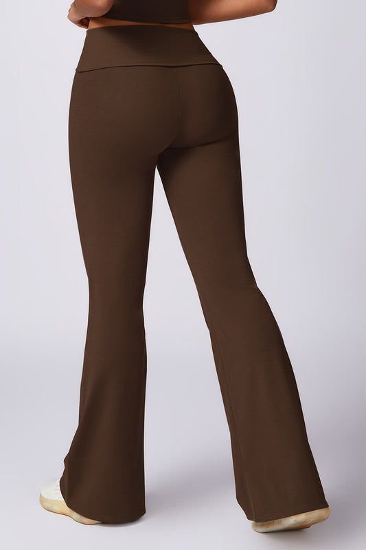 Hoch taillierte Leggings mit ausgestelltem Bein